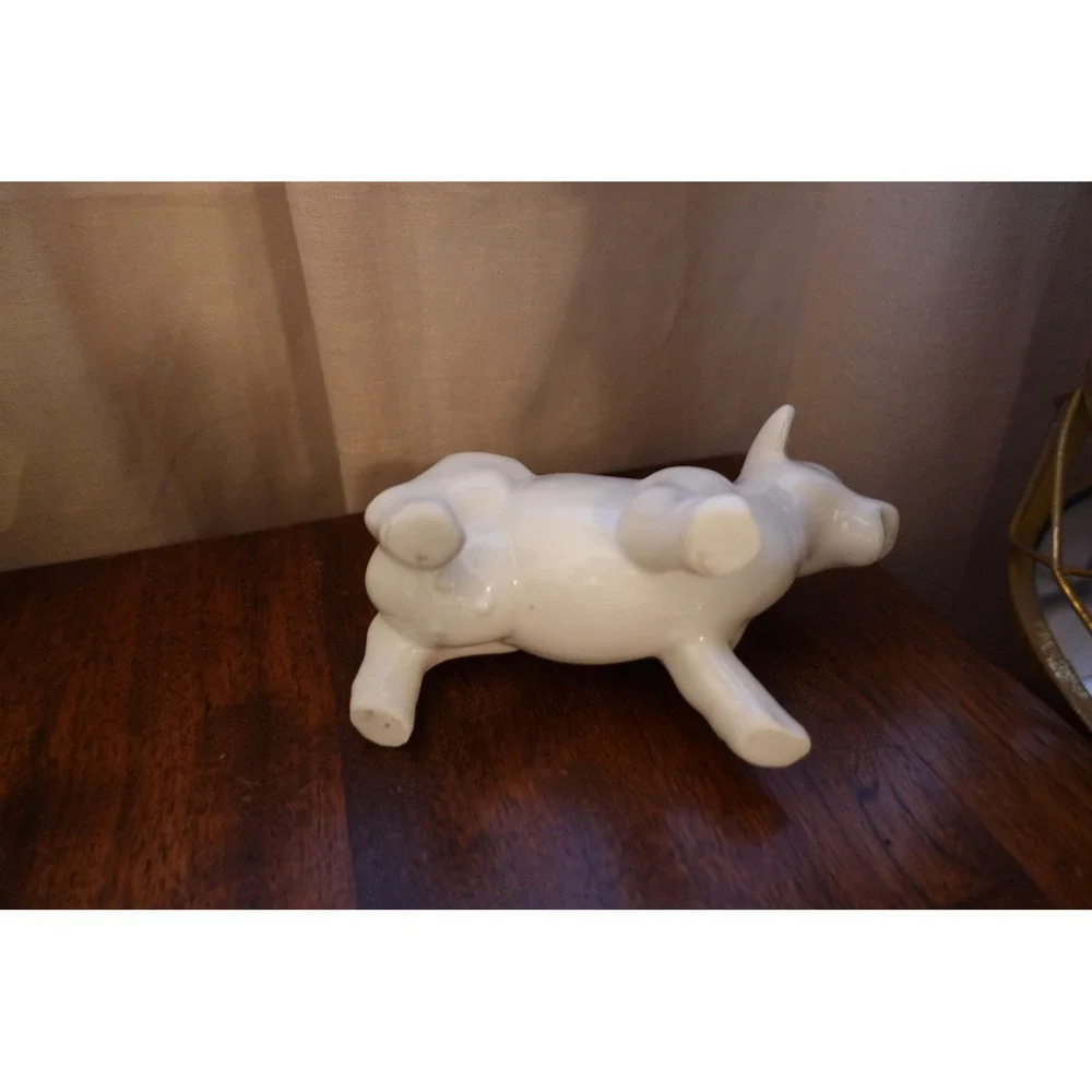 White‎ porcelain cow creamer pitcher